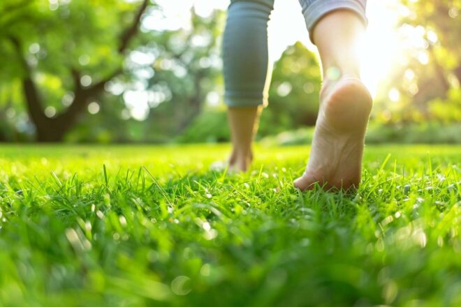 Marcher pieds nus bien être
