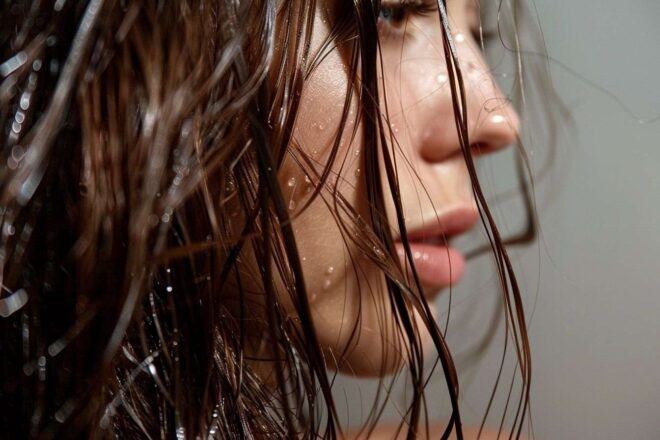 Image d'illustration. L éclat des cheveux mouillés
